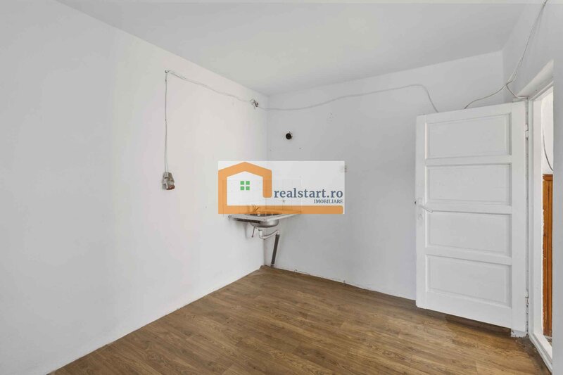 Codlea, Depozite si teren 1,7Ha, 5600mp cladiri, D 155ml la DJ112A, acces E60